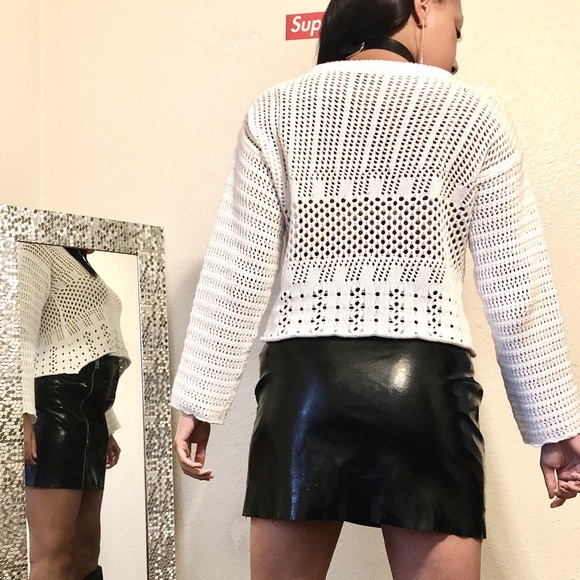 White Knit Crochet 🧶 Crop Top Size Medium. - Picture 2 of 6